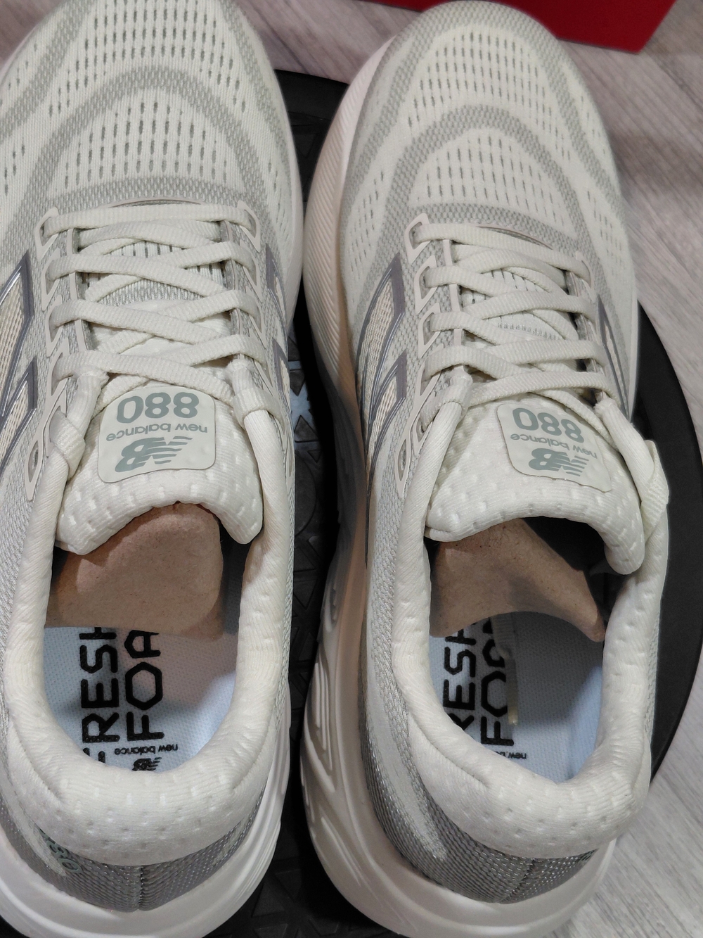 (NEW) New Balance Women Fresh Foam X 880v15 Running Shoes - Light Sage/Gray W8.5 - Picture 8 of 15
